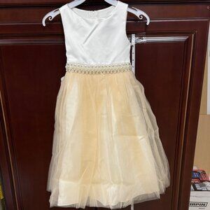 Elegant off white Gold Sleeveless tulle flower girl Dress party size 6 girls